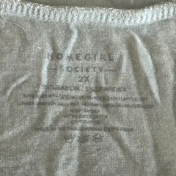 Womens Gray Butterfly Graphic Top 2X By Socialite Short Sleeves Round Neck High- - Picture 3 of 8